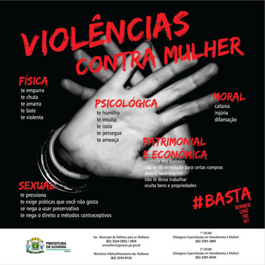 uma mulher se escondendo e tentando se proteger com as duas mãos estendidas